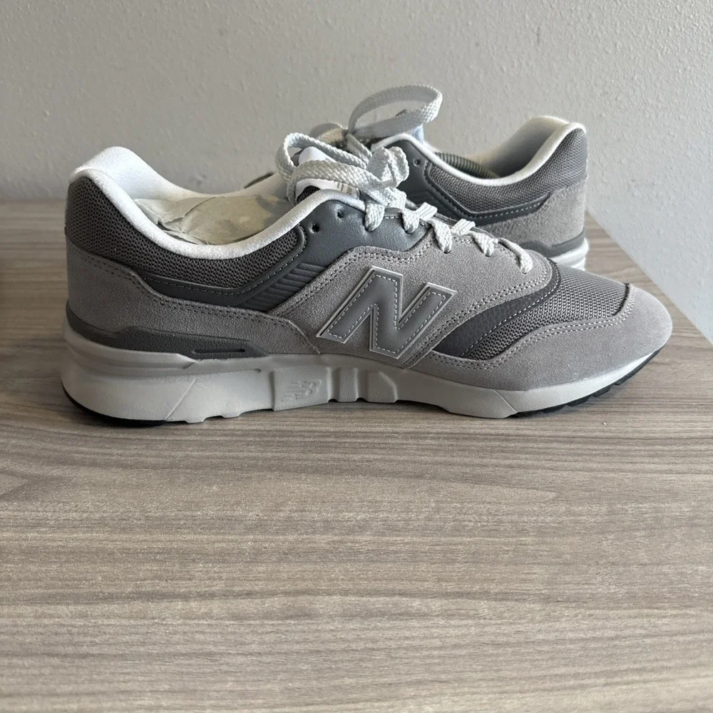 New Balance 997H CM997HCA Grey Comfort Lifestyle Shoes Mens 12.5 D NWOB
